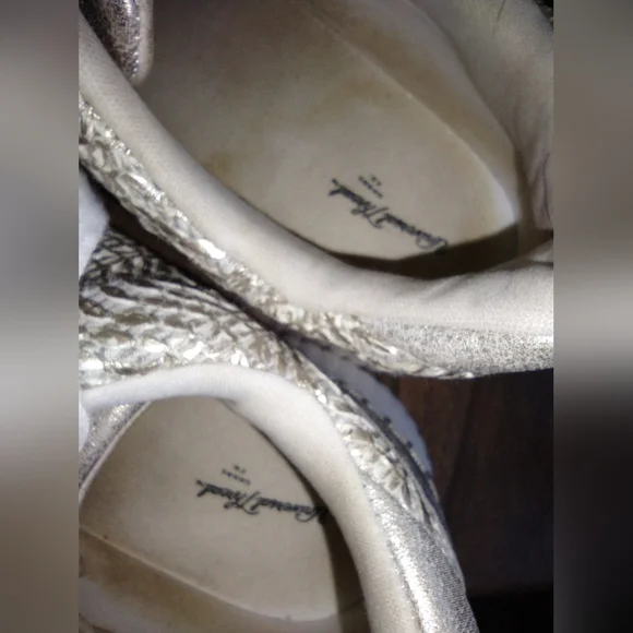 Universal Thread Gold Platform Sneakers Size 9 - Picture 10 of 10